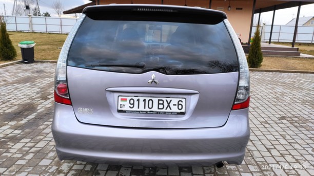 Mitsubishi Grandis, 7 мест, 2004 г.