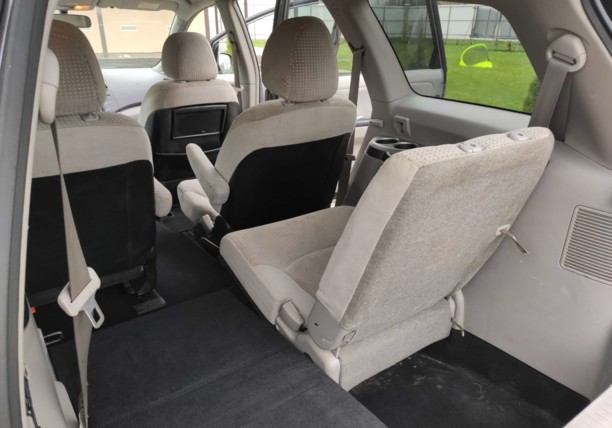 Mitsubishi Grandis, 7 мест, 2004 г.