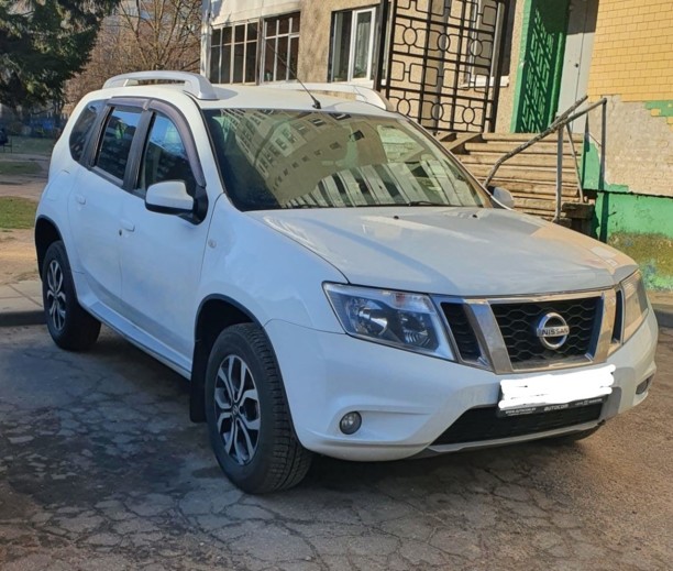 Nissan Terrano V, 5 мест, 2015 г.