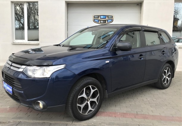 Mitsubishi Outlander III · Рестайлинг, 5 мест, 2014 г.