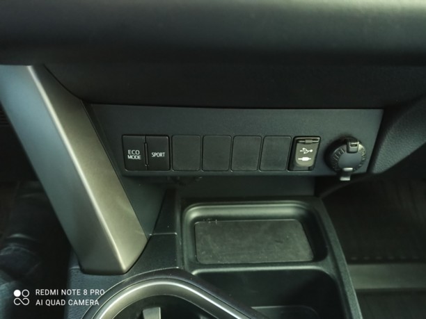 Toyota RAV4 IV (XA40) · Рестайлинг, 5 мест, 2017 г.