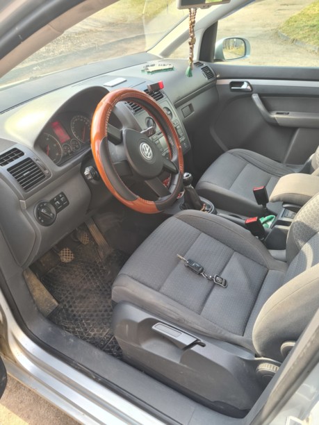 Volkswagen Touran I, 7 мест, 2005 г.