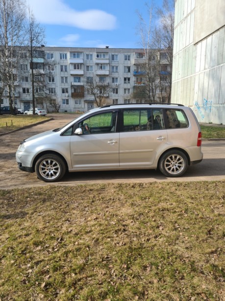Volkswagen Touran I, 7 мест, 2005 г.