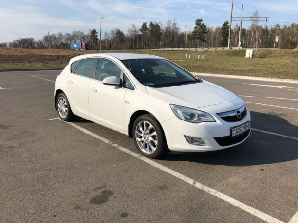 Opel Astra J, 2011 г.
