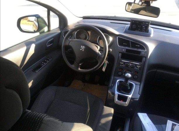 Peugeot 5008 I · Рестайлинг, 5 мест, 2015 г.