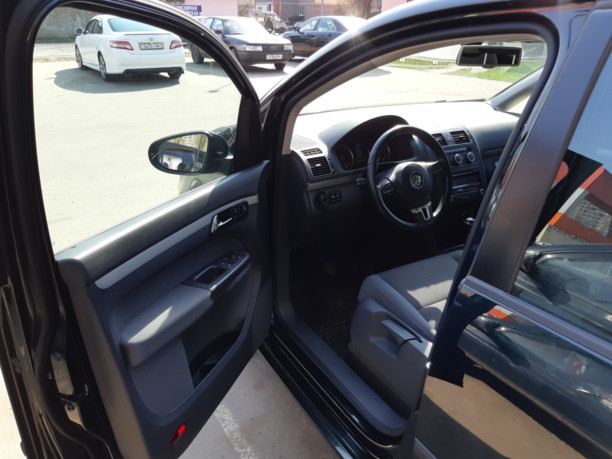 Volkswagen Touran II, 5 мест, 2013 г.