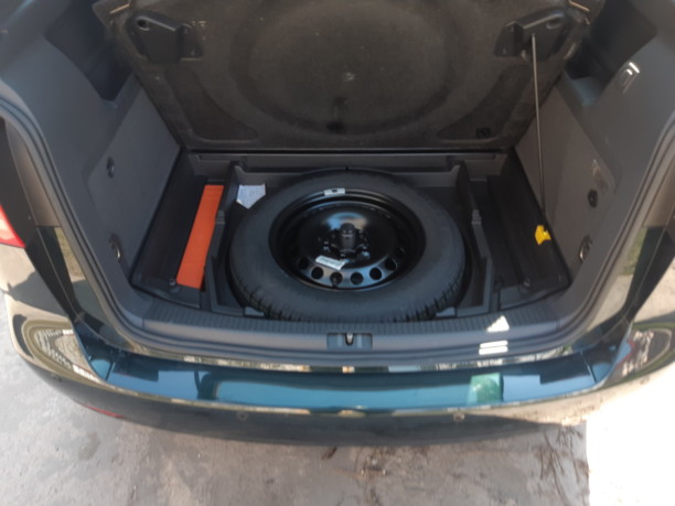 Volkswagen Touran II, 5 мест, 2013 г.