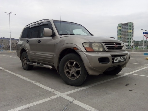 Mitsubishi Montero III, 5 мест, 2000 г.