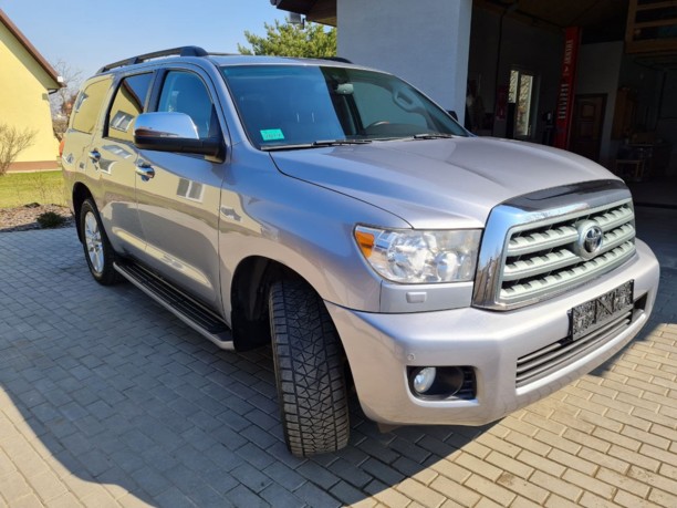 Toyota Sequoia II, 7 мест, 2010 г.
