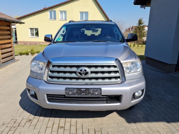 Toyota Sequoia II, 7 мест, 2010 г.