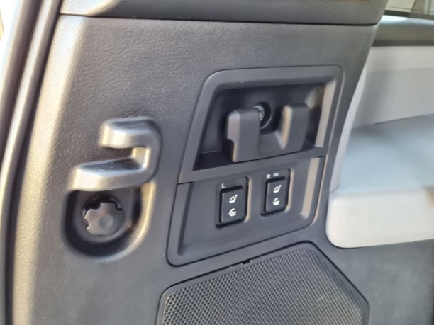 Toyota Sequoia II, 7 мест, 2010 г.