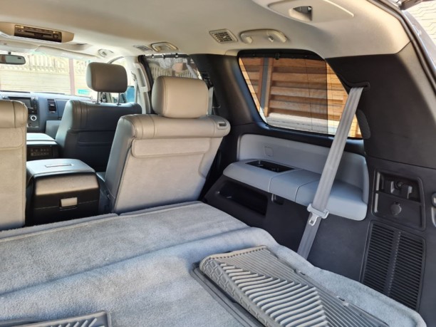 Toyota Sequoia II, 7 мест, 2010 г.