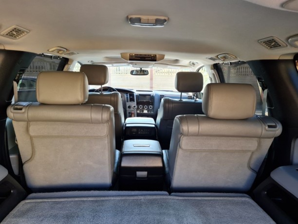 Toyota Sequoia II, 7 мест, 2010 г.