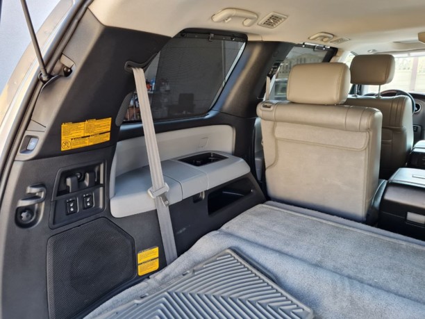 Toyota Sequoia II, 7 мест, 2010 г.