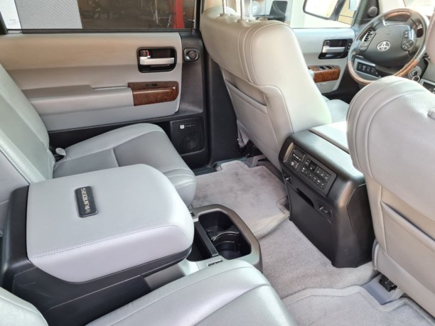 Toyota Sequoia II, 7 мест, 2010 г.