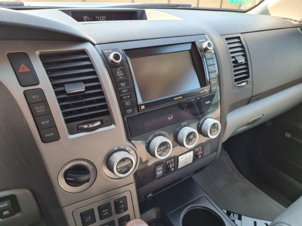 Toyota Sequoia II, 7 мест, 2010 г.