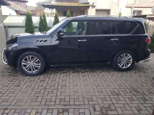 Infiniti QX56 II, 7 мест, 2011 г.