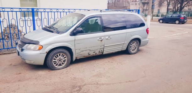 Chrysler Town and Country IV, 7 мест, 2002 г.