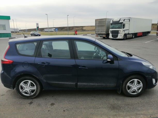 Renault Grand Scenic III, 5 мест, 2010 г.