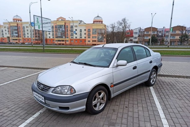 Toyota Avensis I (T220) · Рестайлинг, 2000 г.