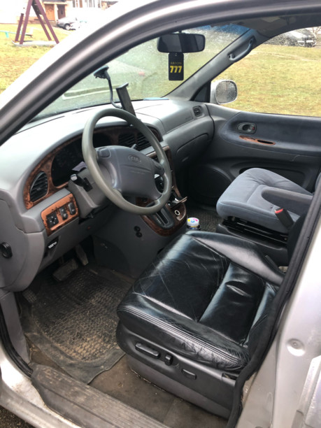 Kia Carnival I, 7 мест, 2000 г.