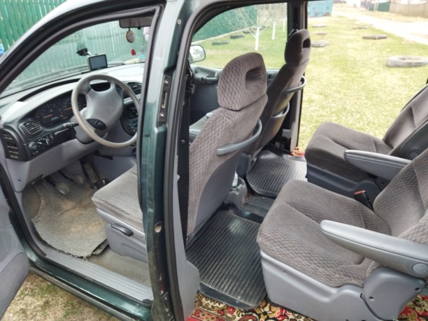 Chrysler Voyager III, 7 мест, 1999 г.