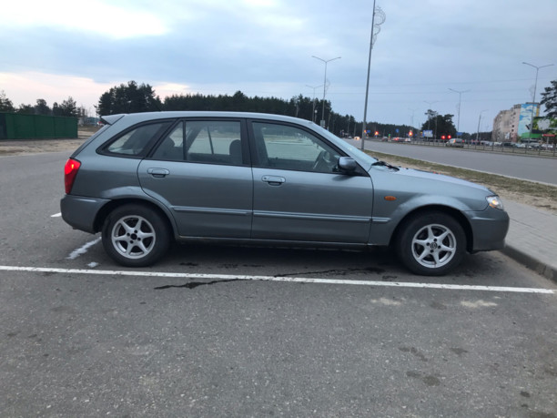 Mazda 323F, 2002 г.
