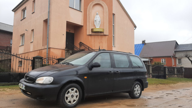 Kia Carnival I, 7 мест, 2000 г.