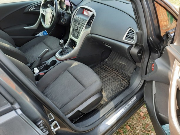 Opel Astra J, 2010 г.