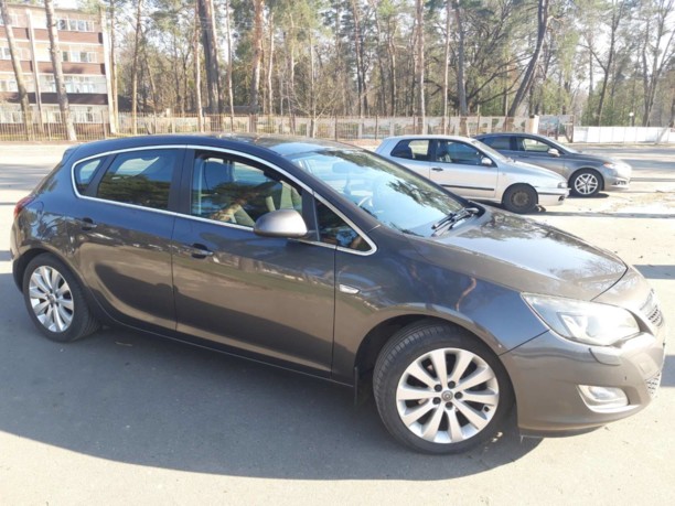 Opel Astra J, 2010 г.
