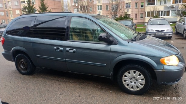 Chrysler Town and Country IV, 7 мест, 2005 г.
