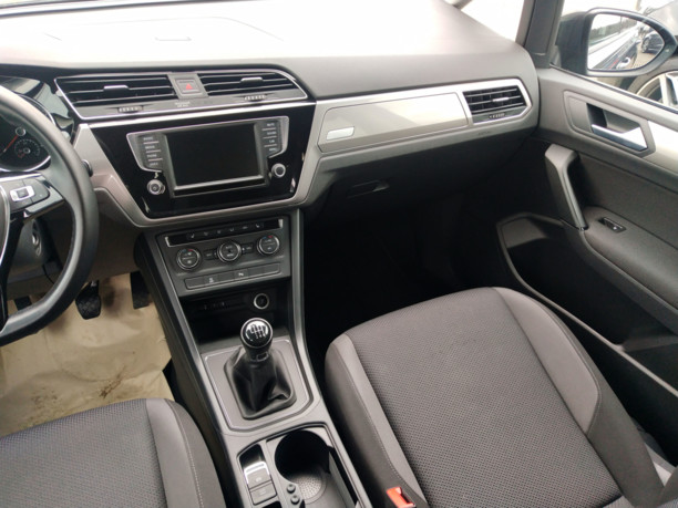 Volkswagen Touran III, 5 мест, 2017 г.
