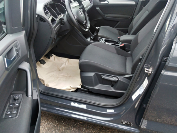 Volkswagen Touran III, 5 мест, 2017 г.