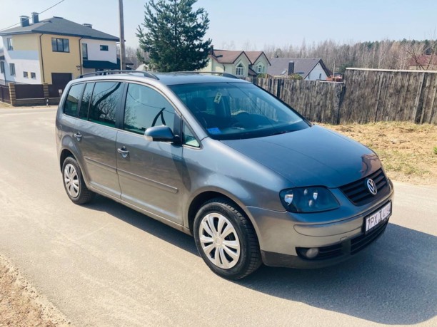 Volkswagen Touran I, 7 мест, 2006 г.