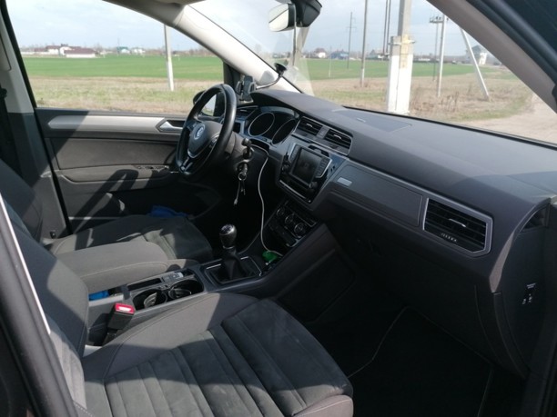 Volkswagen Touran III, 7 мест, 2016 г.