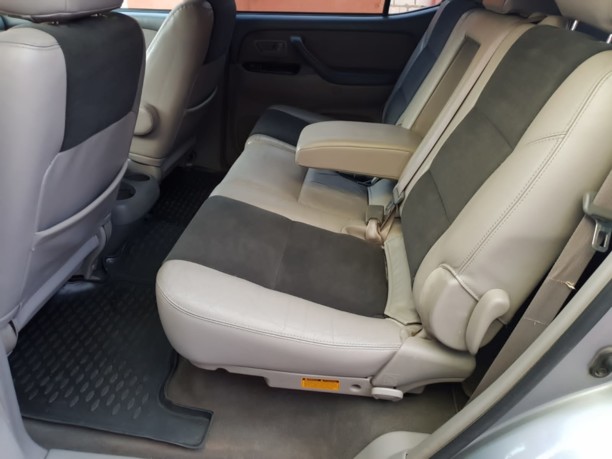 Toyota Sequoia I, 7 мест, 2002 г.