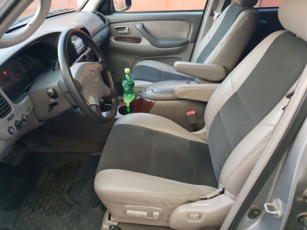 Toyota Sequoia I, 7 мест, 2002 г.