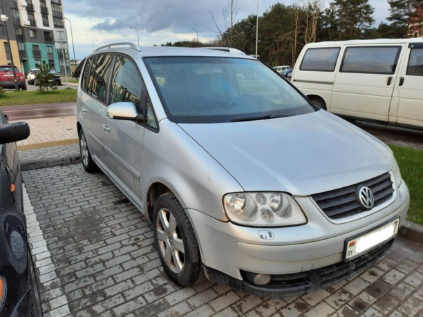 Volkswagen Touran I, 7 мест, 2005 г.