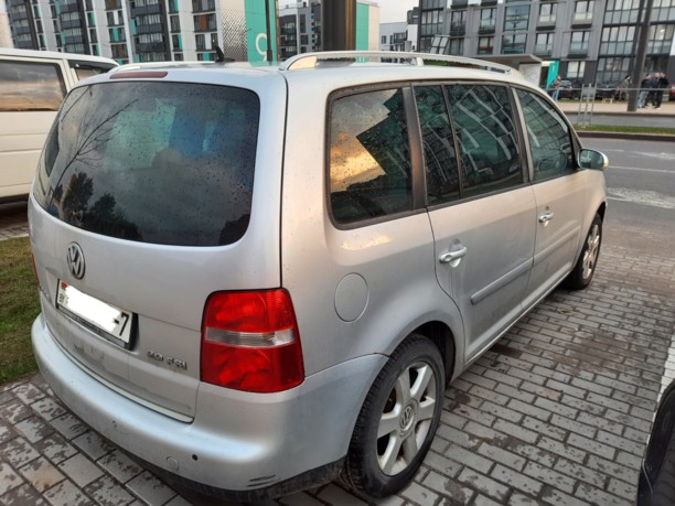 Volkswagen Touran I, 7 мест, 2005 г.