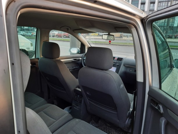 Volkswagen Touran I, 7 мест, 2005 г.