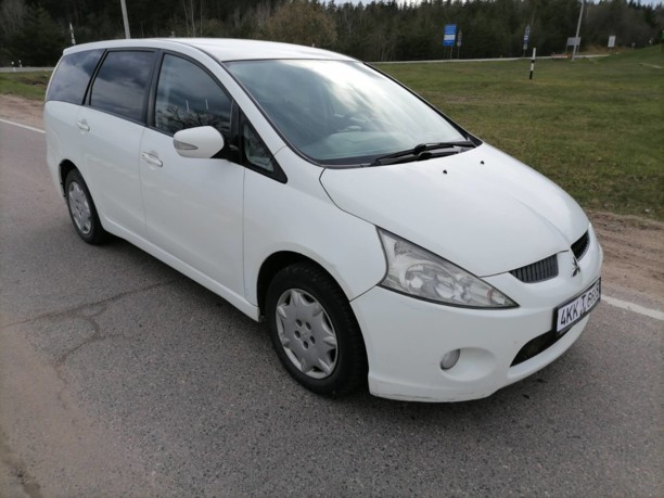 Mitsubishi Grandis, 7 мест, 2008 г.