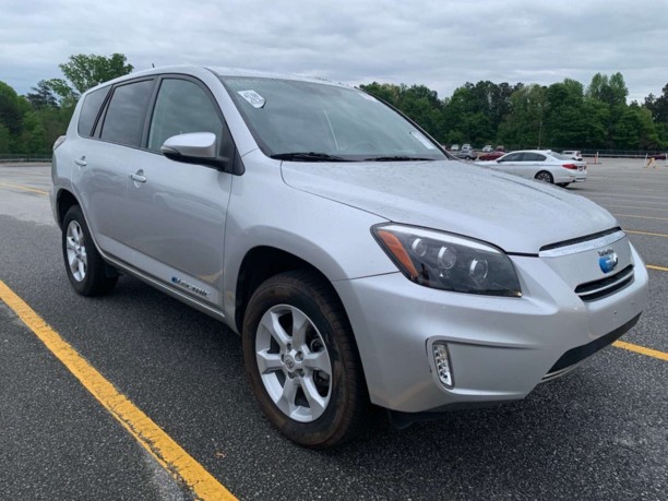 Toyota RAV4 IV (XA40), 5 мест, 2014 г.