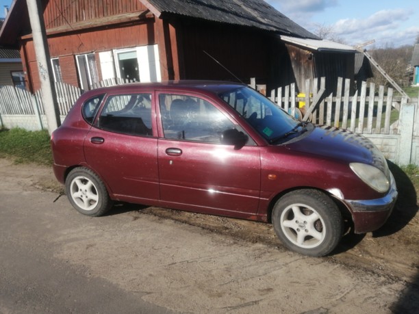 Daihatsu Sirion I, 1998 г.