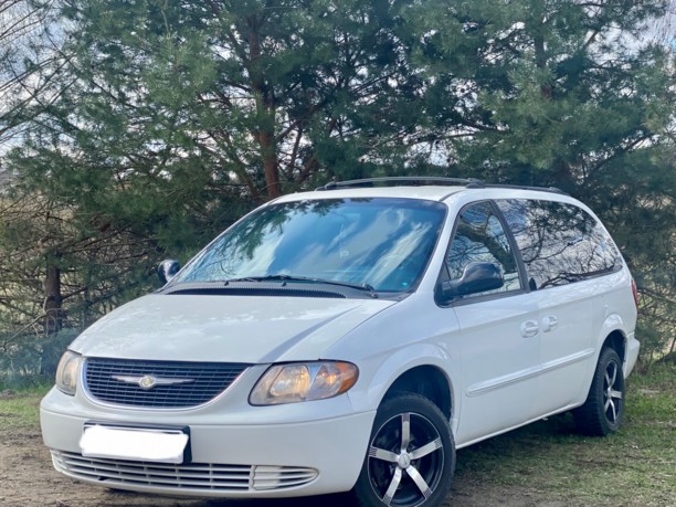 Chrysler Town and Country IV, 7 мест, 2001 г.