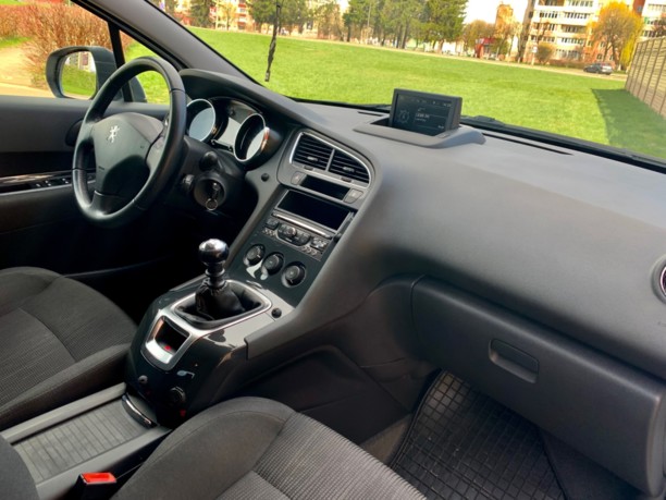 Peugeot 5008 I · Рестайлинг, 7 мест, 2015 г.