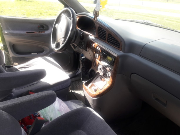 Kia Carnival I, 7 мест, 2000 г.