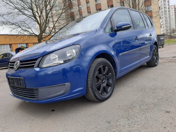 Volkswagen Touran II, 5 мест, 2010 г.