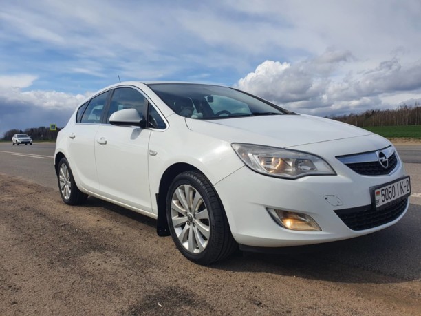 Opel Astra J, 2011 г.