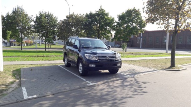 Toyota Land Cruiser J200, 7 мест, 2010 г.