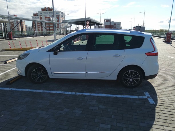 Renault Grand Scenic III · 2-й рестайлинг, 5 мест, 2014 г.